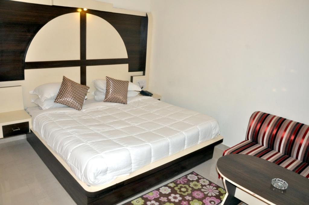 Hotel Mount View Katra  Rum bild